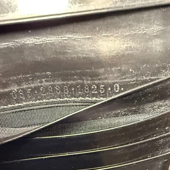 Gucci Black Wallet with Gold Logo - Picture 2 of 7